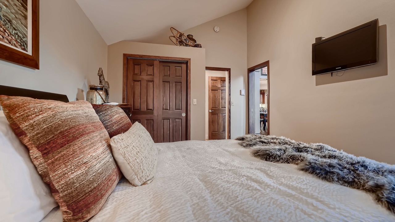 Photo of Bedroom in Forest Hills