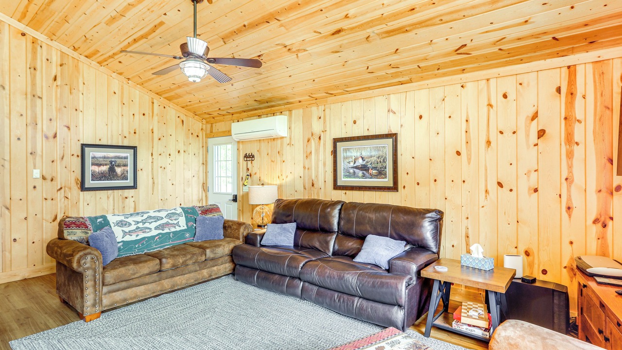 Photo of Livingroom in Kelleys Island