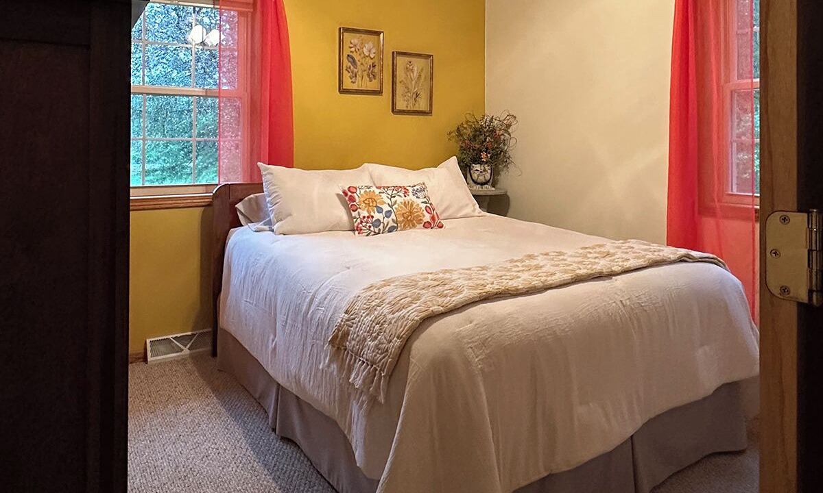 Photo of Bedroom in Holcombe