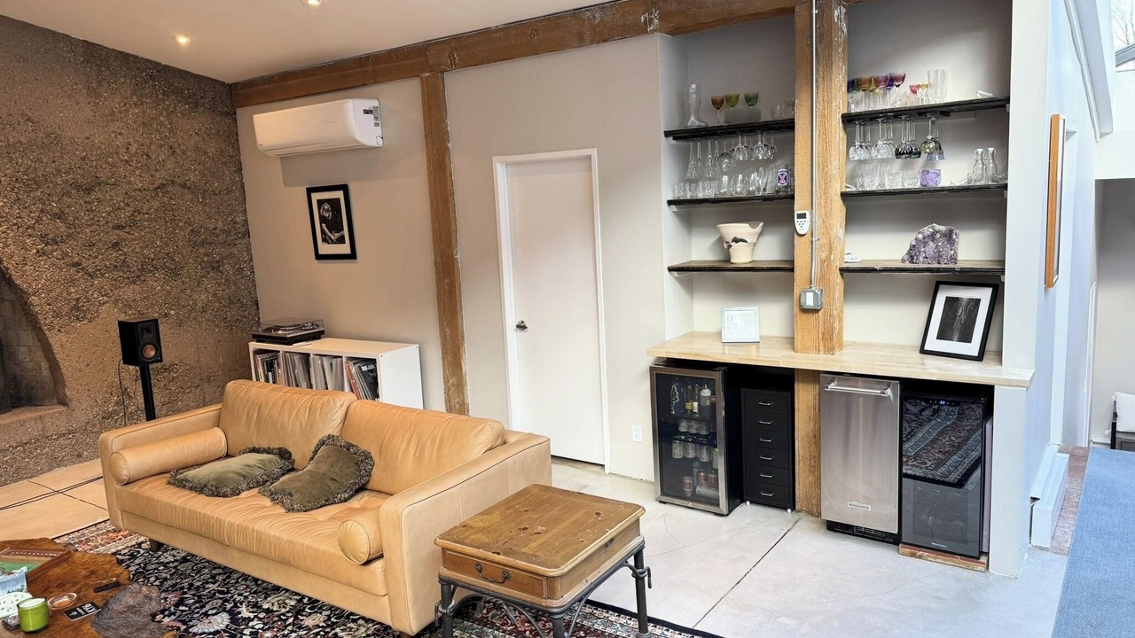 Photo of Livingroom in Downtown