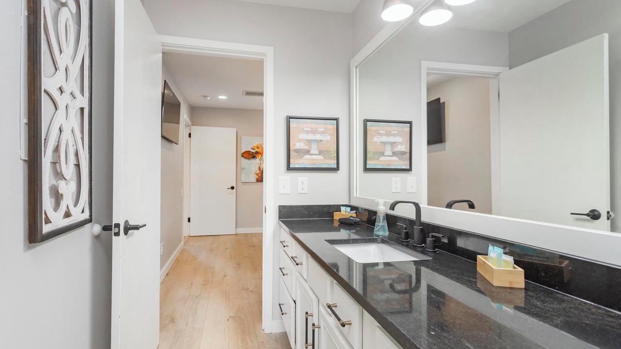 Photo of Bathroom in North Capitol
