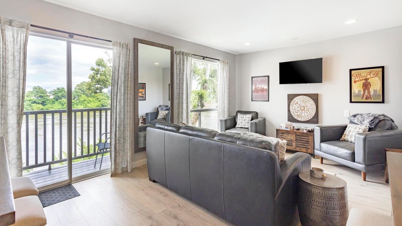 Photo of Livingroom in North Capitol