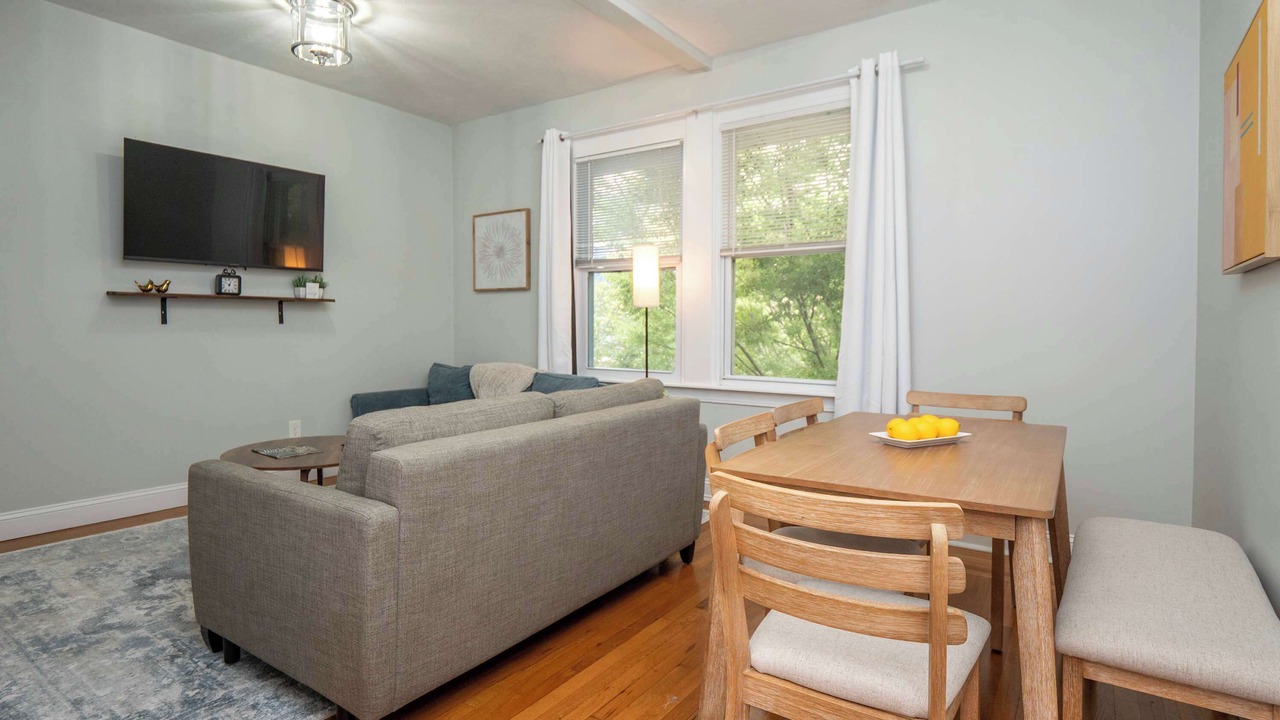 Photo of Livingroom in College Hill