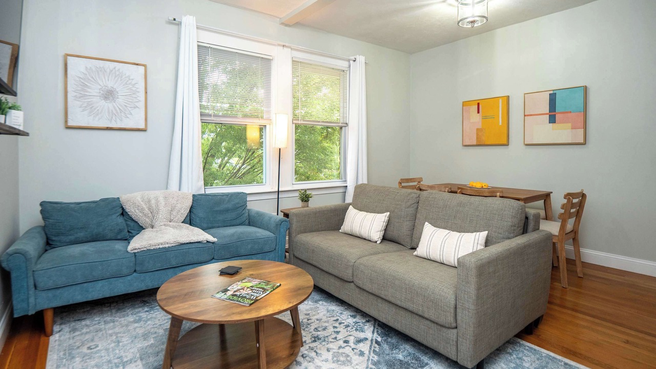 Photo of Livingroom in College Hill