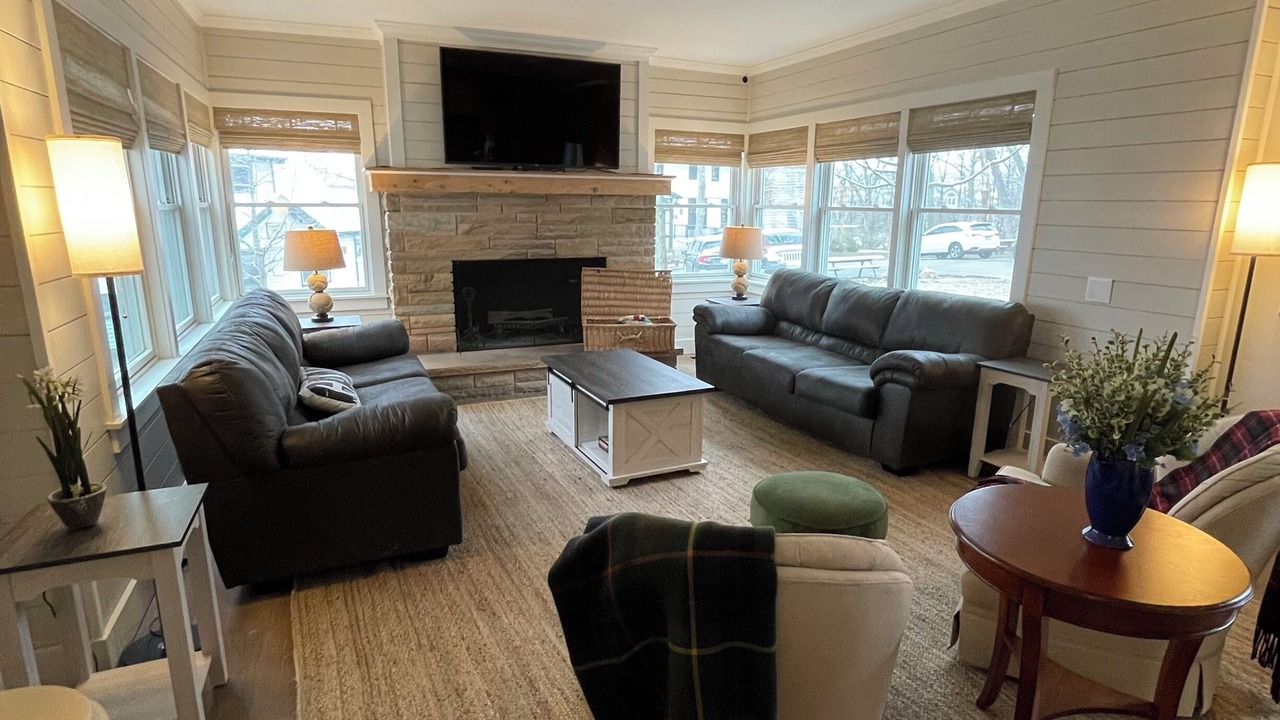 Photo of Livingroom in Williams Bay