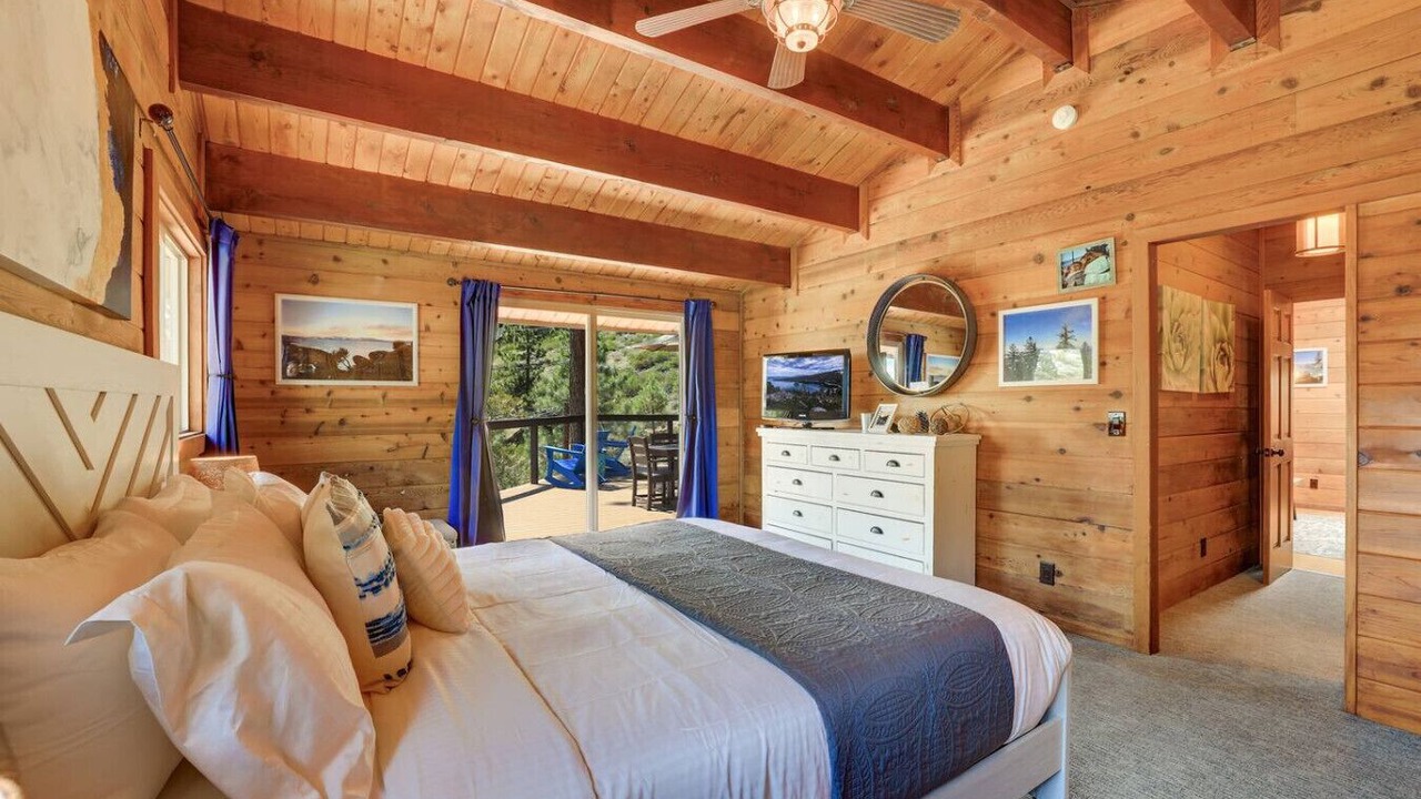 Photo of Bedroom in Lincoln Park