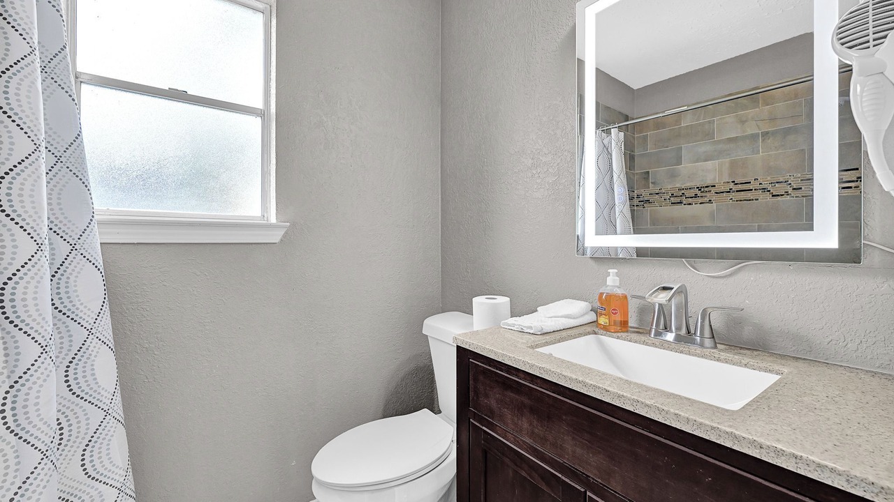 Photo of Bathroom in El Lago