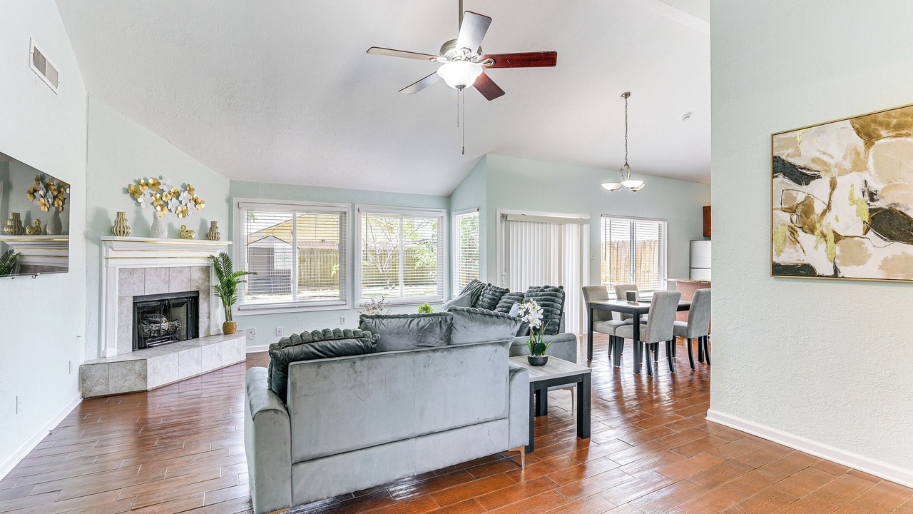 Photo of Bedroom in Pearland