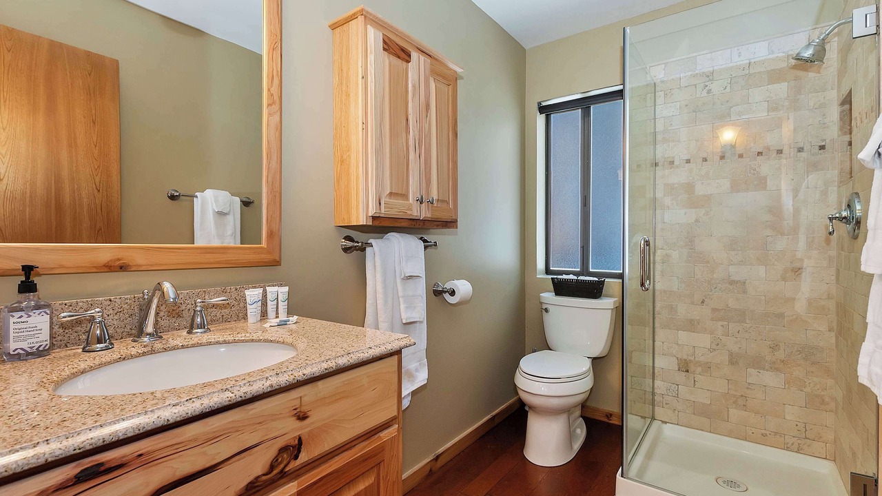 Photo of Bathroom in Green Valley Lake