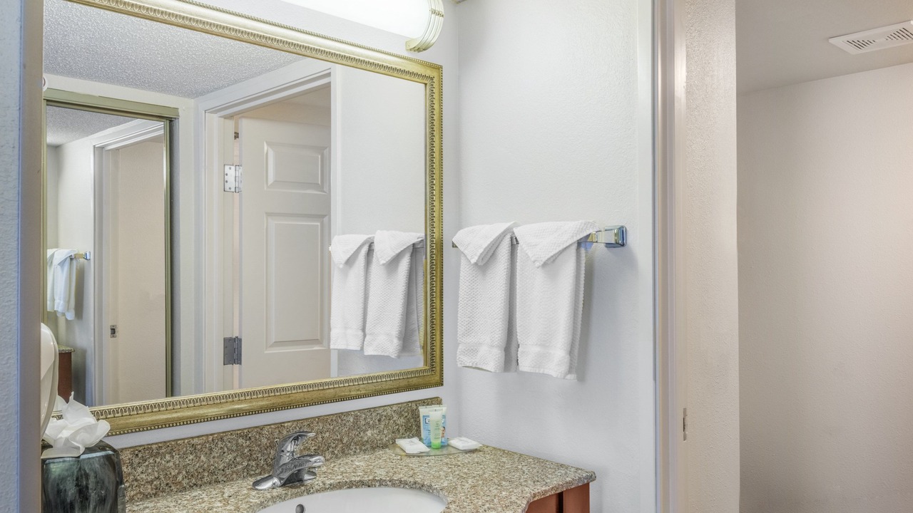 Photo of Bathroom in White Station