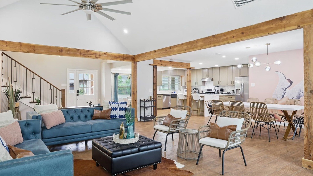 Photo of Livingroom in North Richland Hills