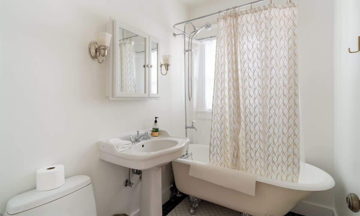 Photo of Bathroom in Mississippi District