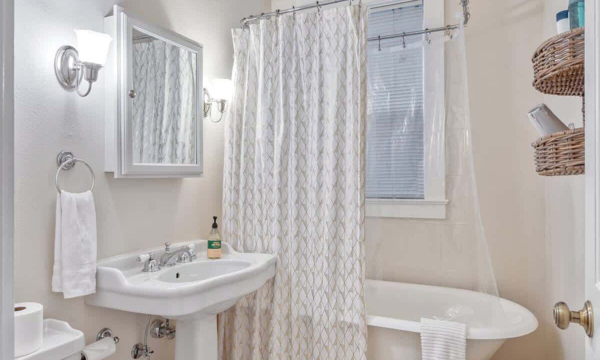 Photo of Bathroom in Mississippi District