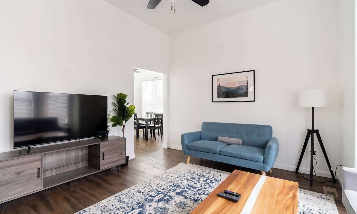 Photo of Livingroom in Hosford-Abernethy