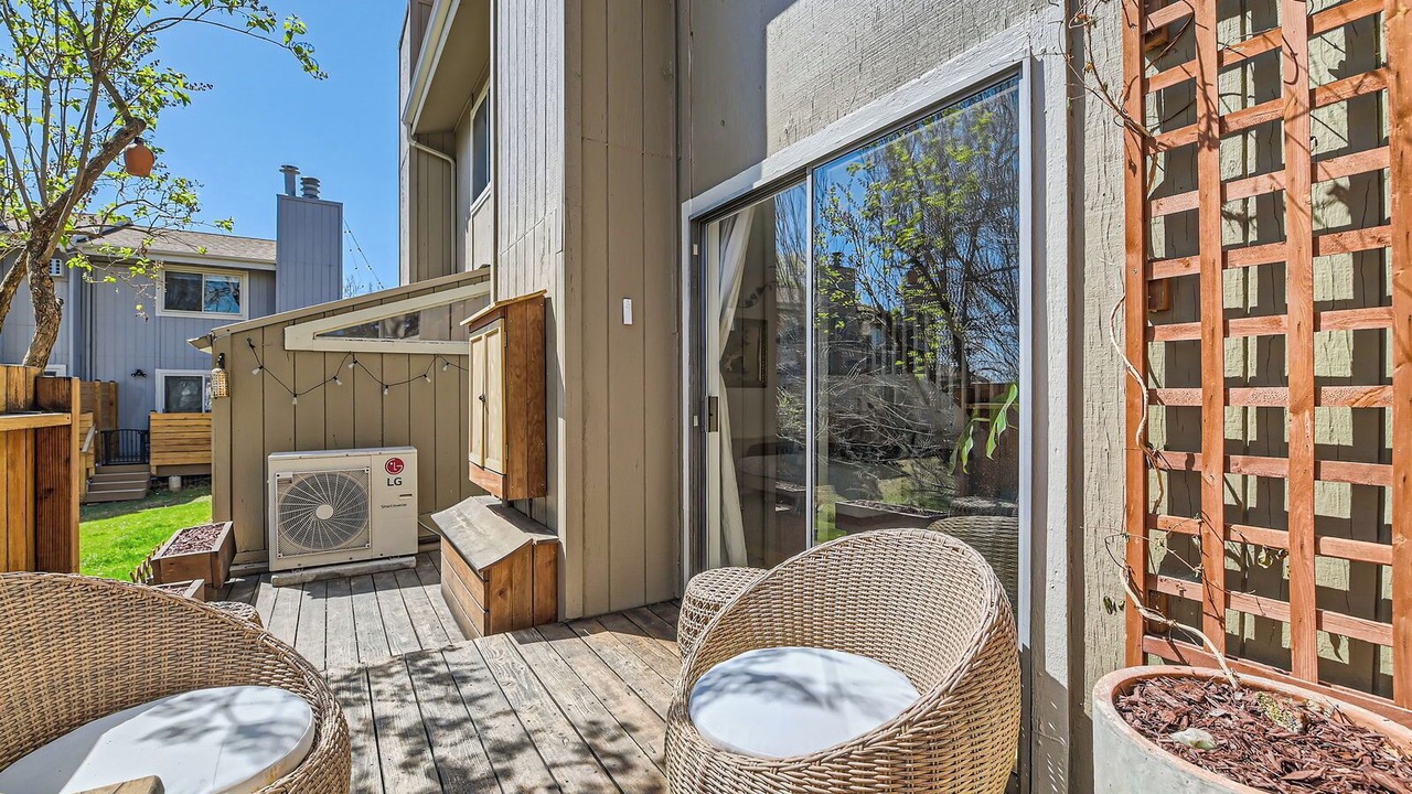 Photo of Patio Balcony in Glenwood Grove - North Iris