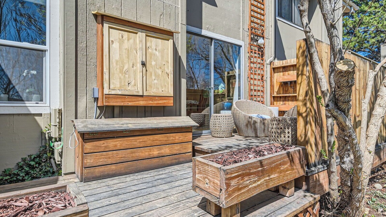 Photo of Patio Balcony in Glenwood Grove - North Iris