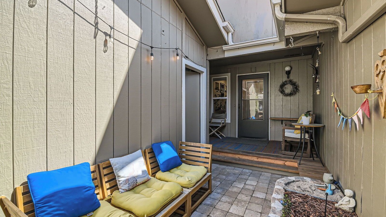 Photo of Patio Balcony in Glenwood Grove - North Iris
