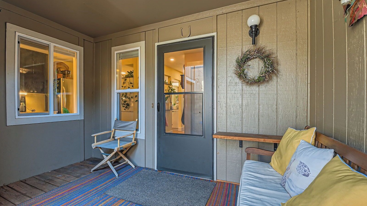 Photo of Patio Balcony in Glenwood Grove - North Iris