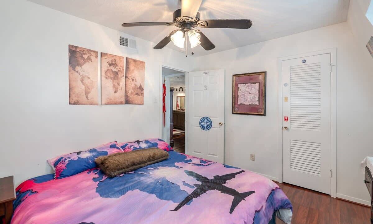 Photo of Bedroom in Nassau Bay