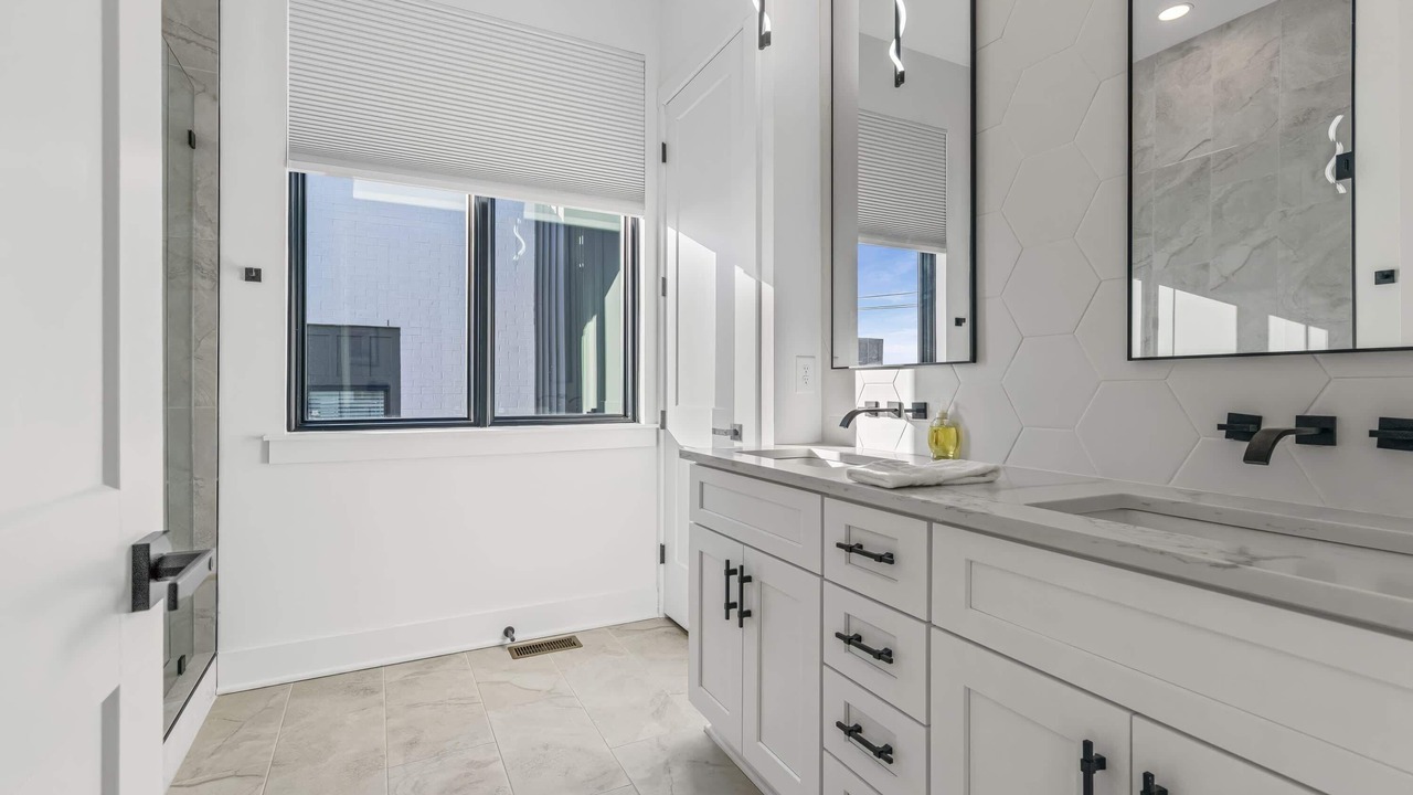 Photo of Bathroom in Hurwood Heights