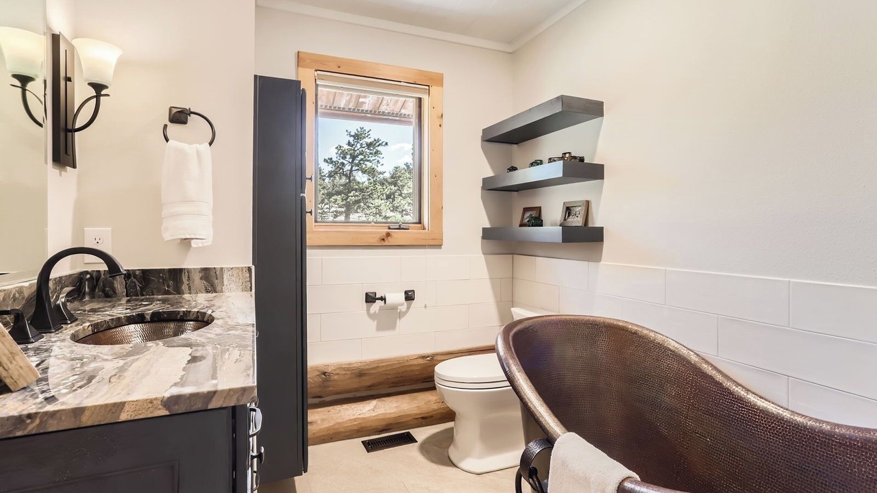 Photo of Bathroom in Lyons
