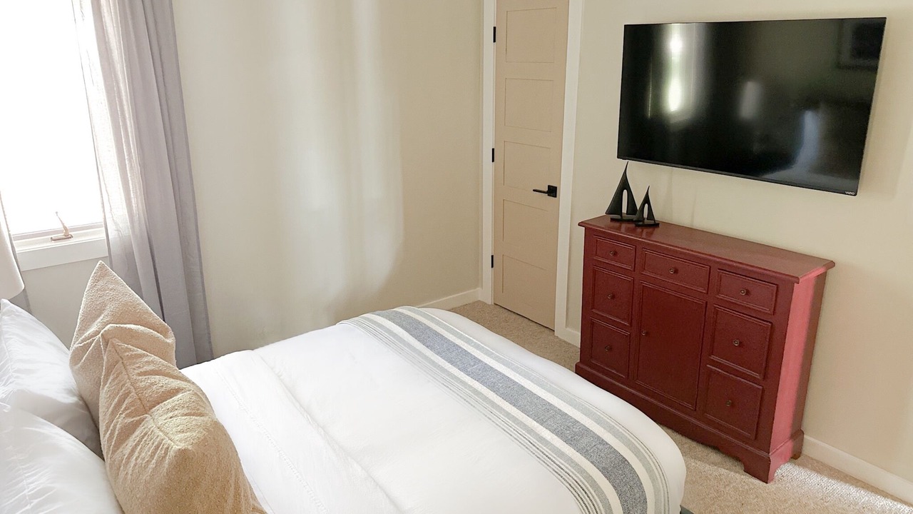 Photo of Bedroom in Cedar Bluff