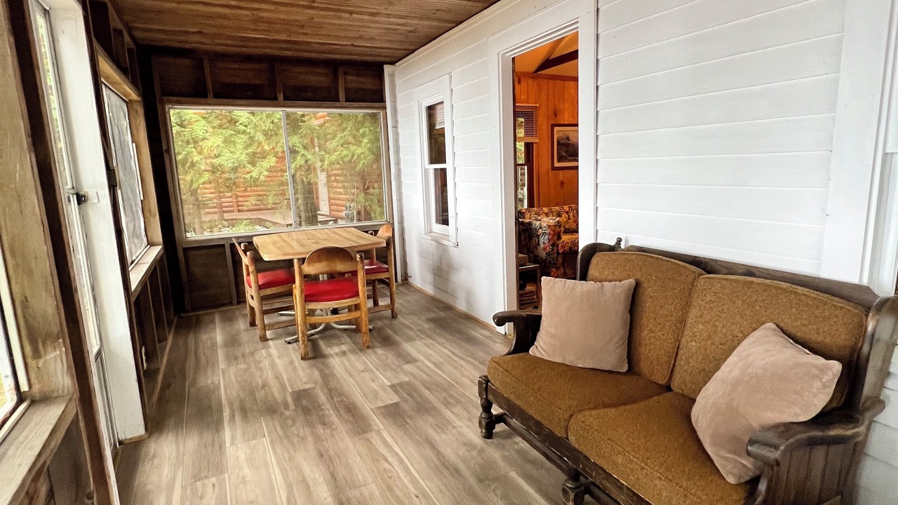 Photo of Livingroom in Herron
