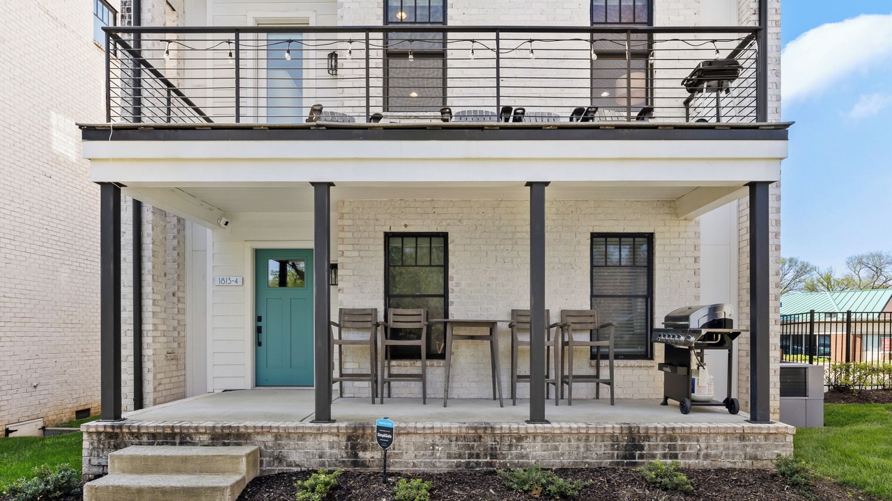 Photo of Patio Balcony in Eighth Avenue