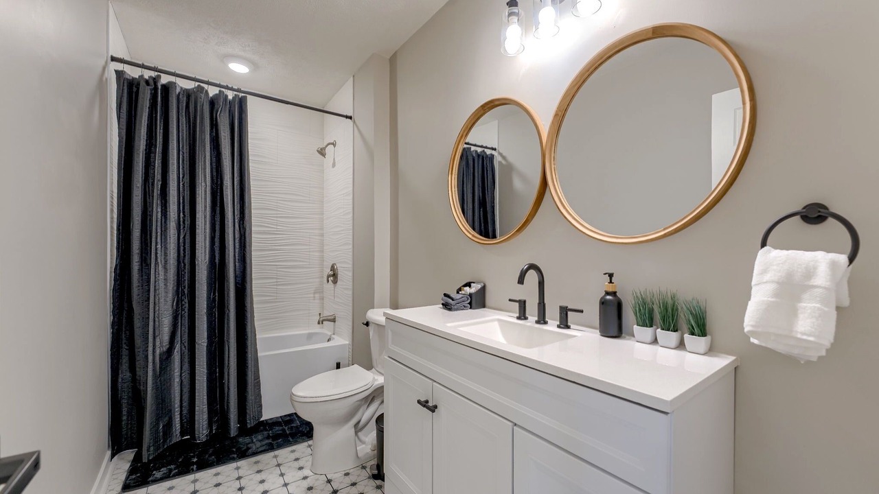 Photo of Bathroom in Dundee-Happy Hollow Historic District