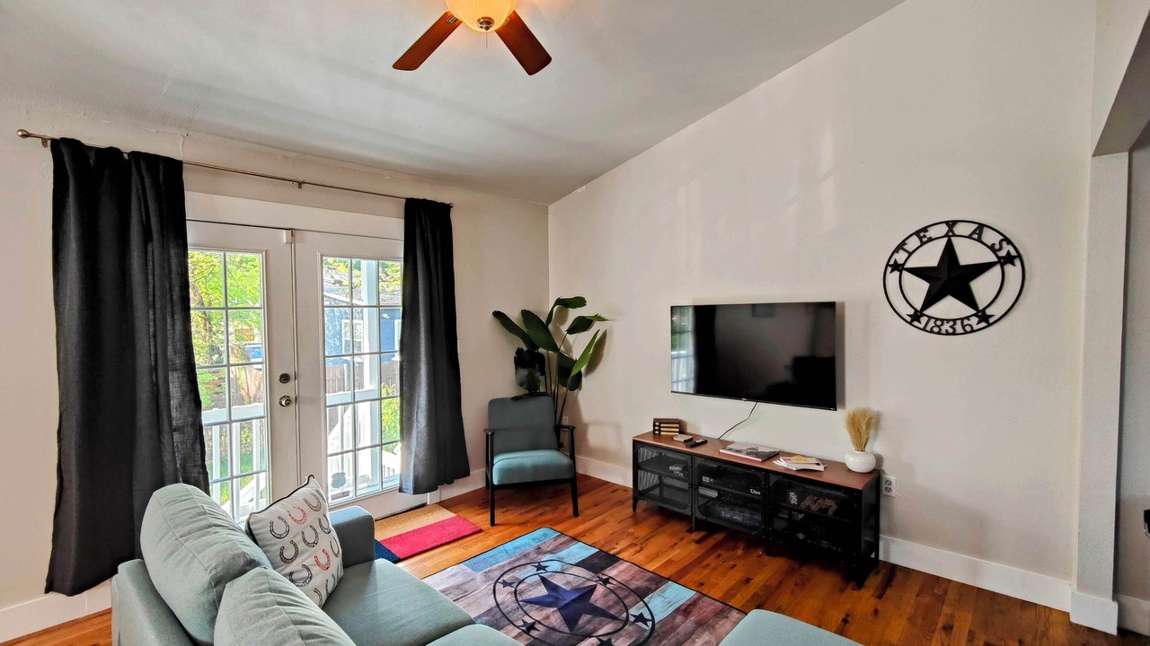Photo of Livingroom in Blackshear-Prospect Hill