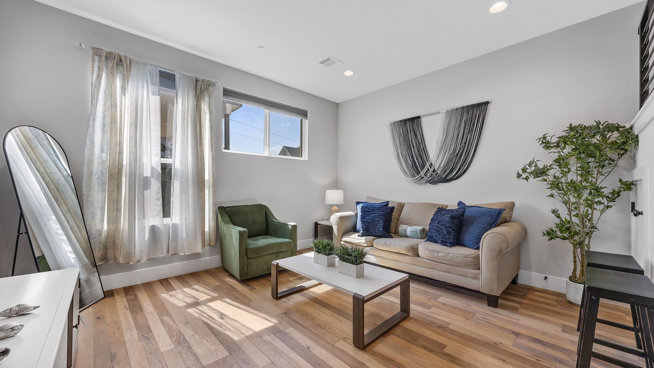 Photo of Livingroom in University Hills and Windsor Park