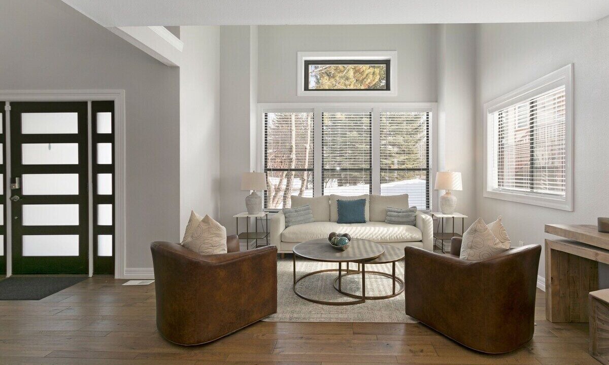 Photo of Livingroom in Edwards