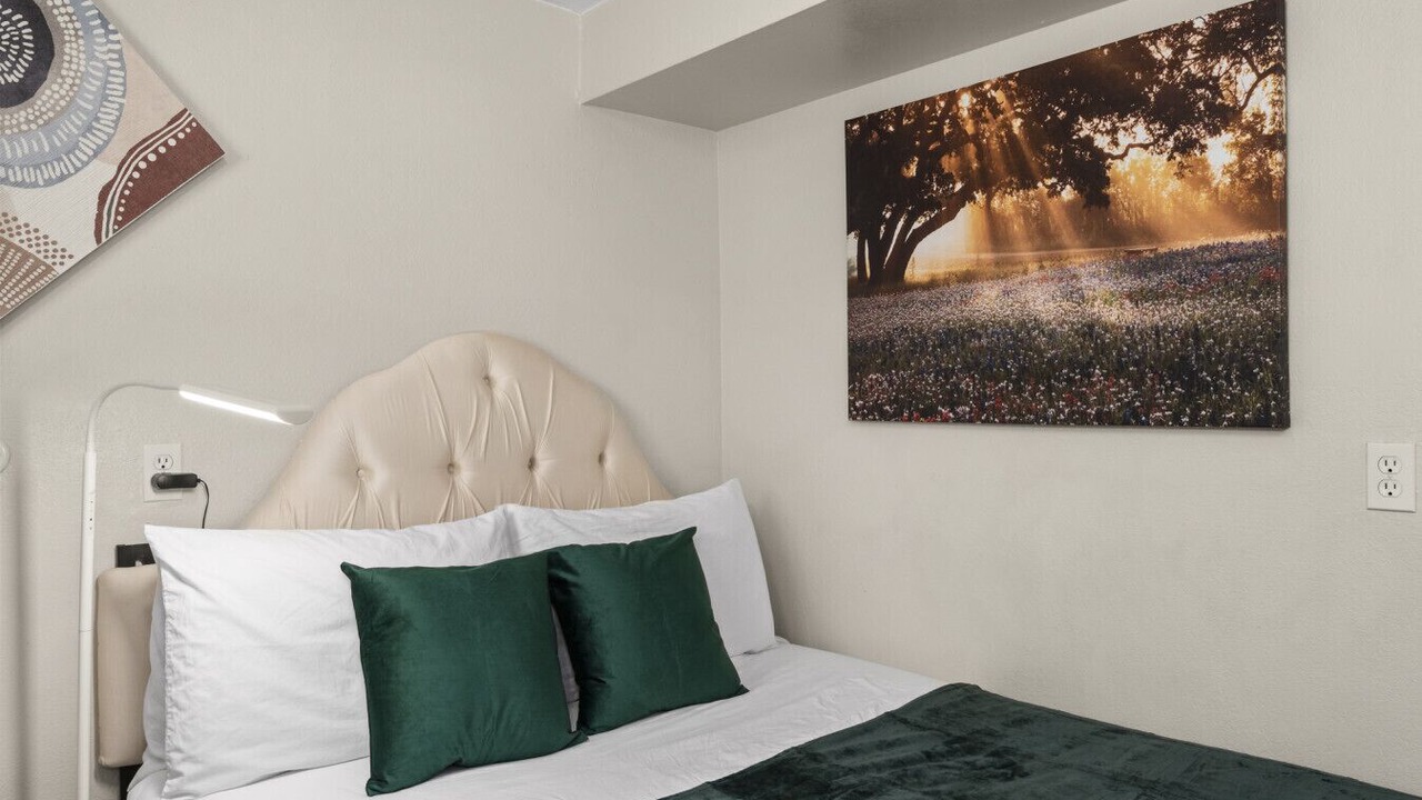 Photo of Bedroom in Castlewood