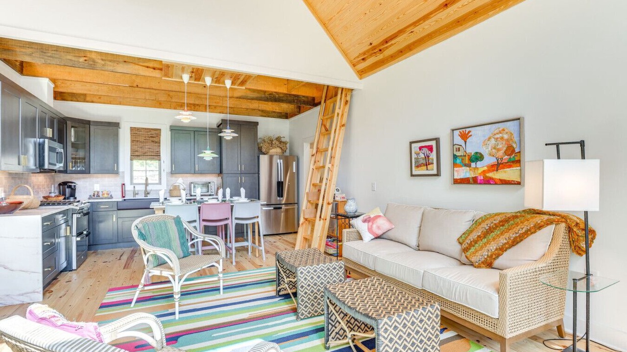 Photo of Livingroom in Little Kowaliga
