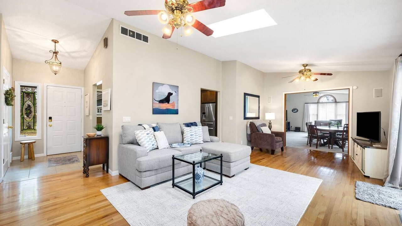 Photo of Livingroom in Paw Paw Lake