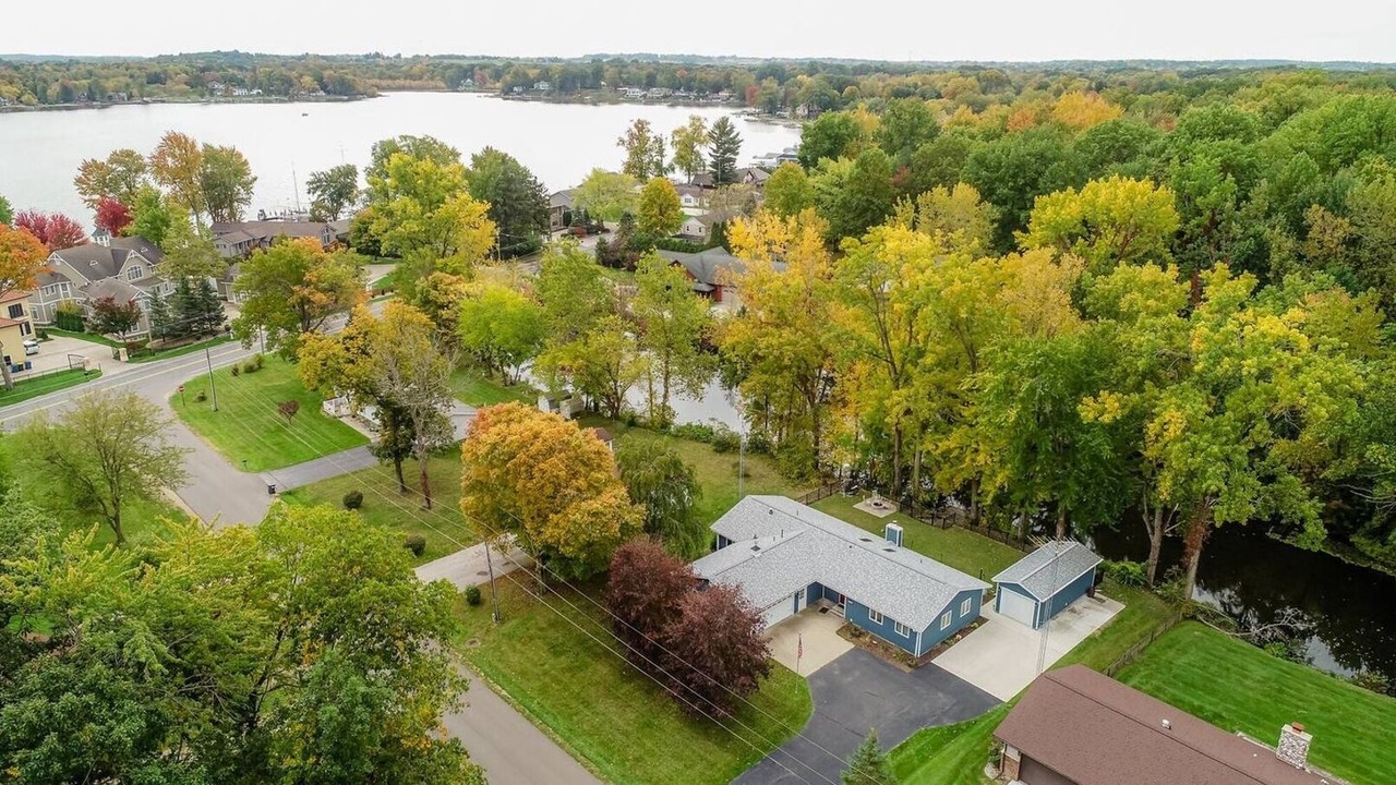 Photo of Outdoor in Paw Paw Lake