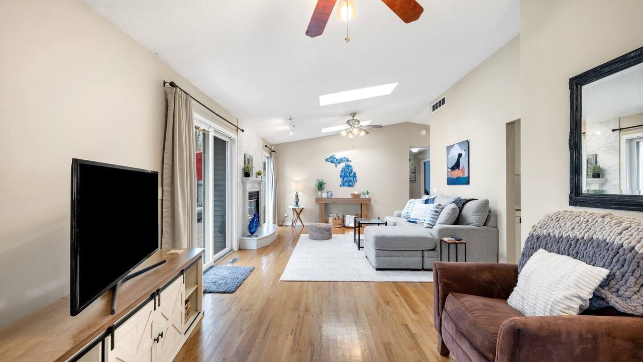 Photo of Livingroom in Paw Paw Lake