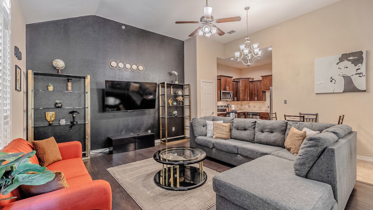 Photo of Livingroom in The Colony