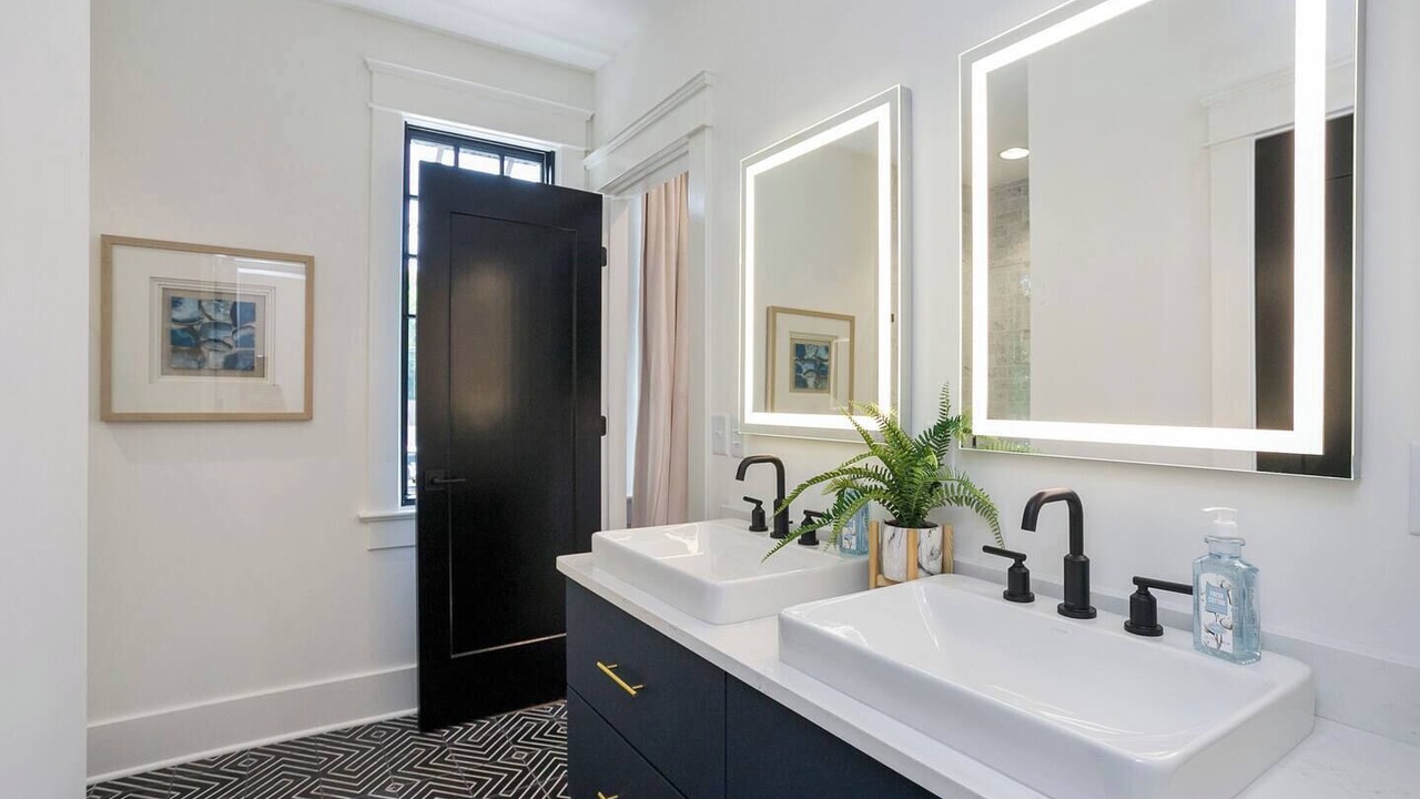 Photo of Bathroom in Hillsboro Village