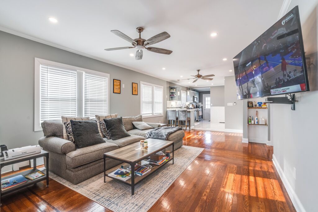 Photo of Livingroom in East Massapequa