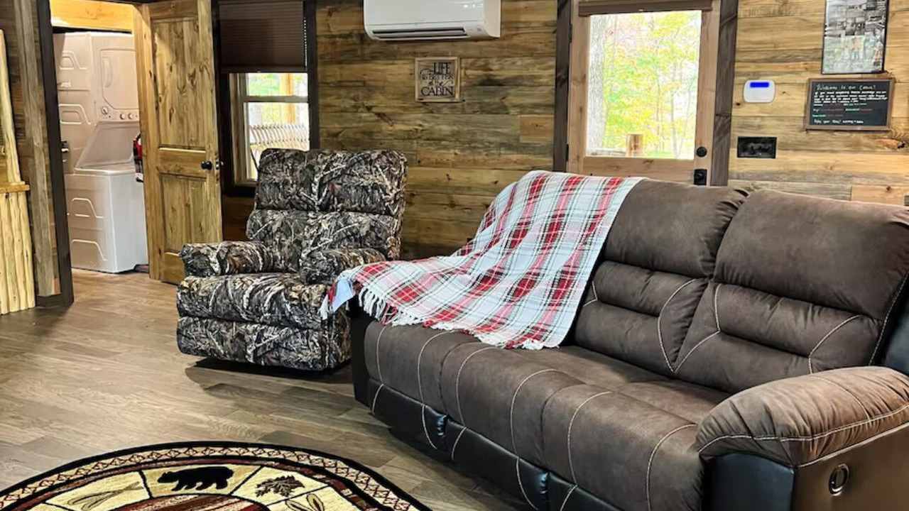 Photo of Livingroom in State Road