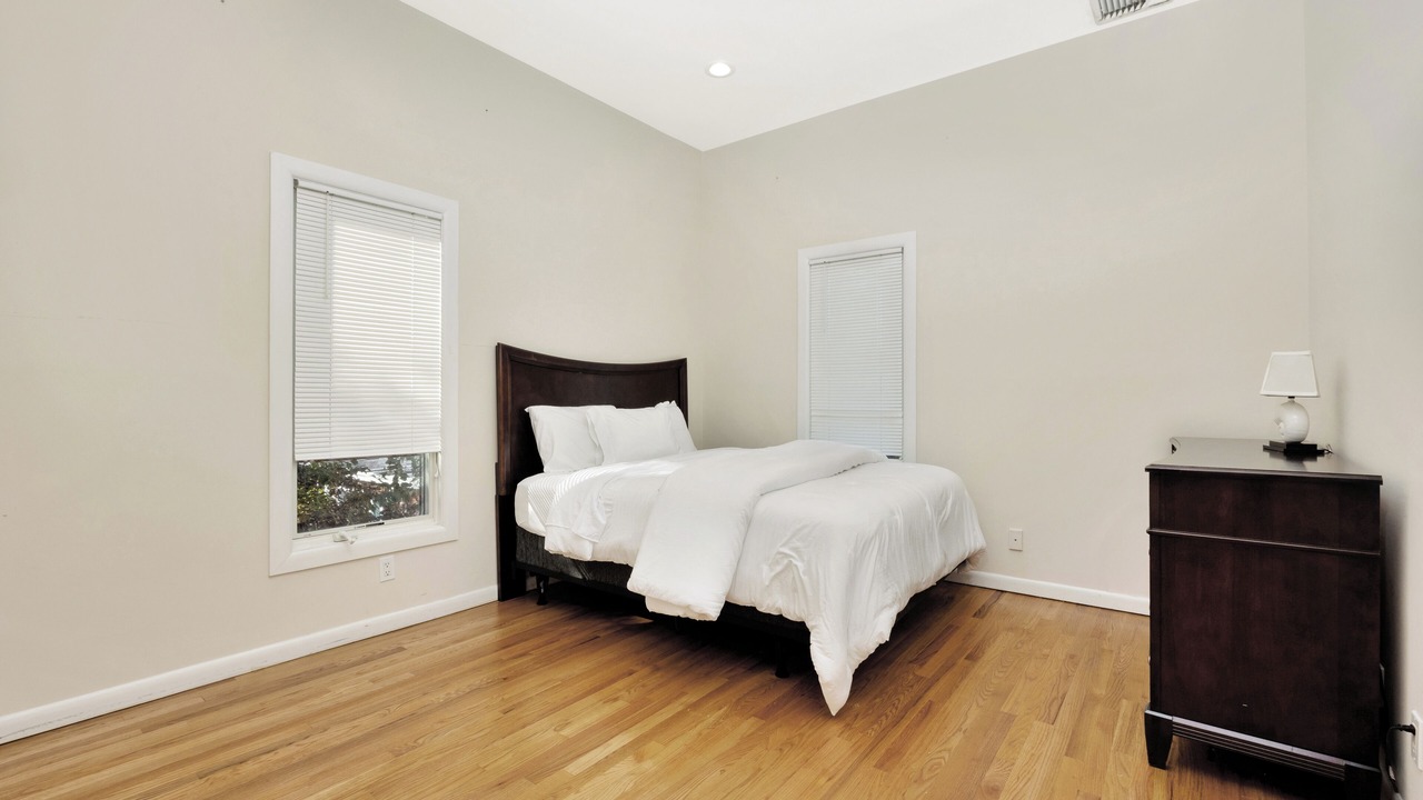 Photo of Bedroom in Lido Beach