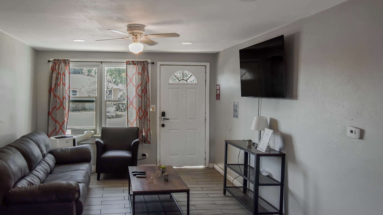 Photo of Livingroom in Dupont