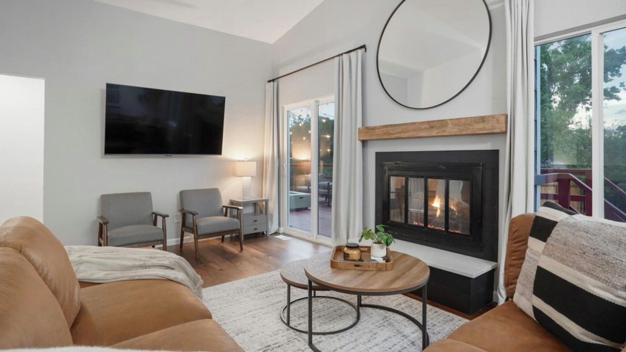 Photo of Livingroom in Walnut Grove