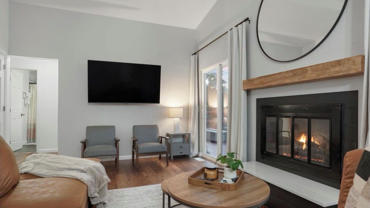 Photo of Livingroom in Walnut Grove