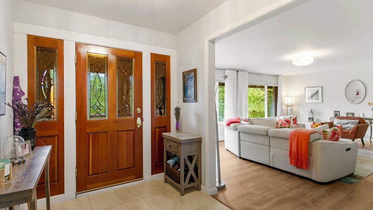 Photo of Livingroom in Round Hill Village