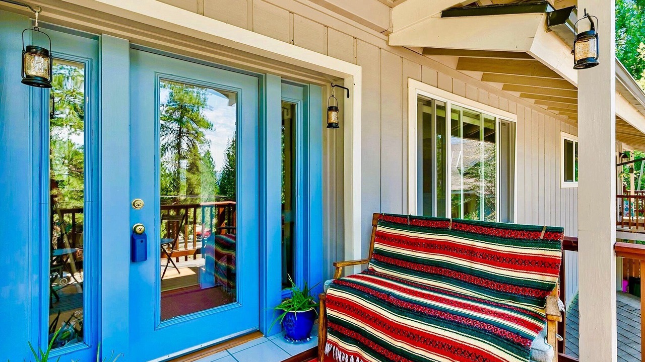 Photo of Patio Balcony in Round Hill Village