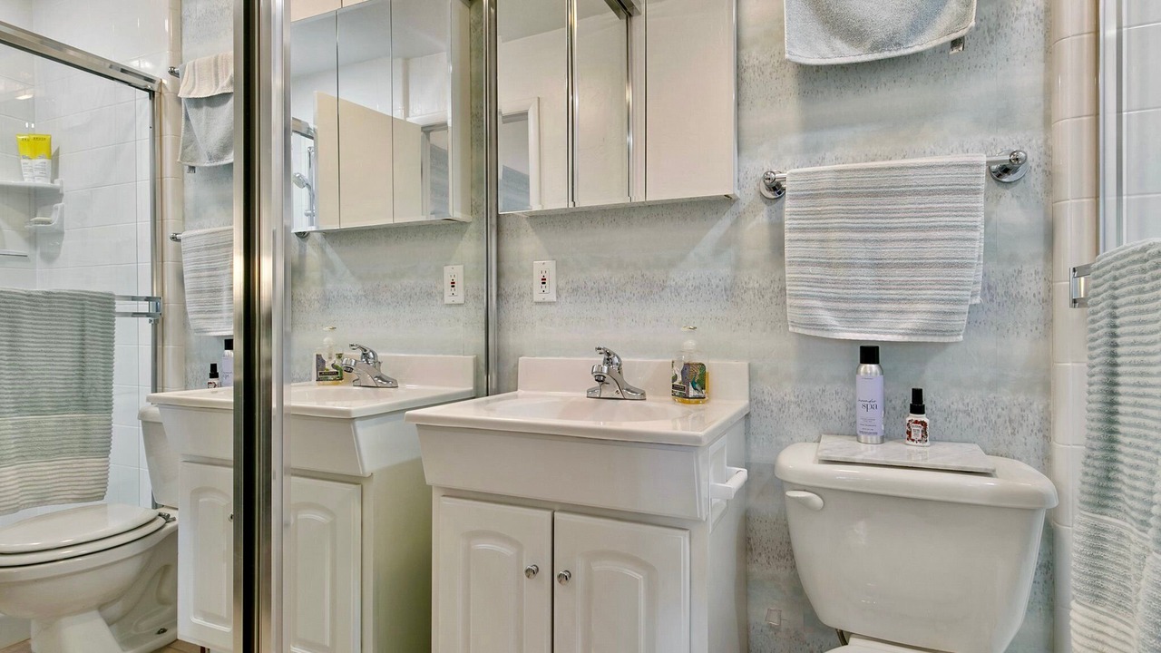 Photo of Bathroom in Round Hill Village