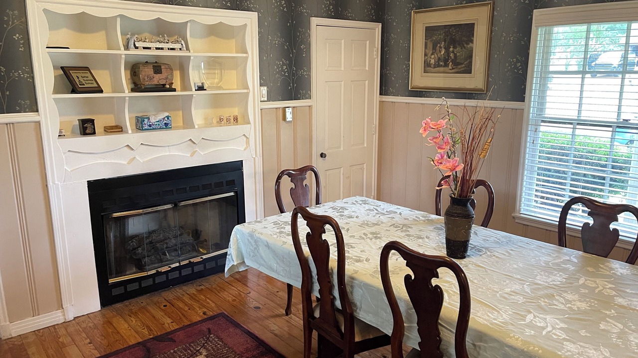 Photo of Livingroom in Flint