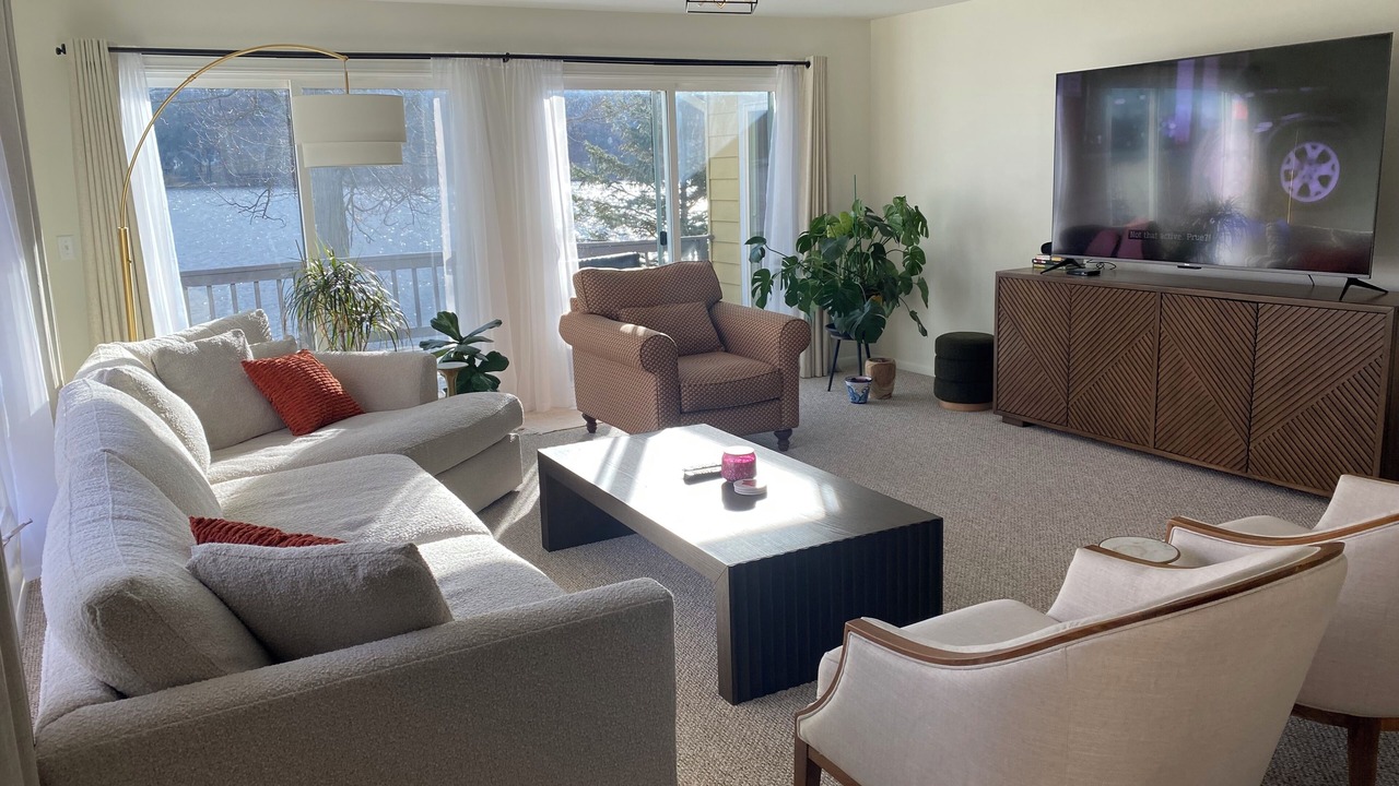 Photo of Livingroom in Paw Paw